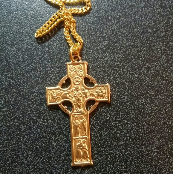 12k Gold cross pendant - Picture 8 of 9